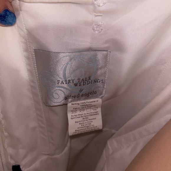 Wedding Dress - Picture 1 of 7